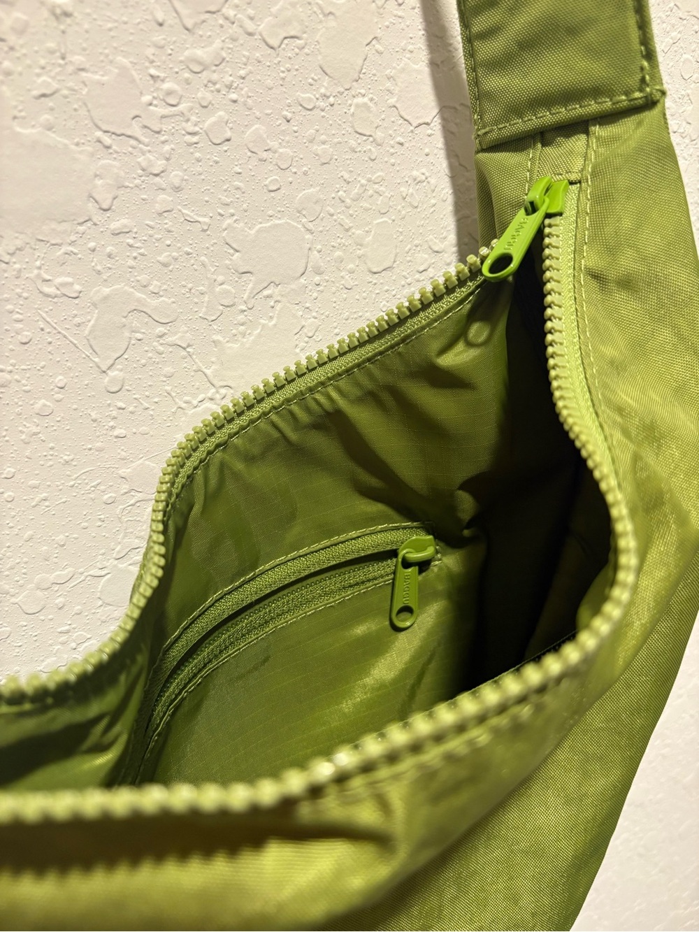 Baggu Medium Crescent in Green Juice - Picture 4 of 8